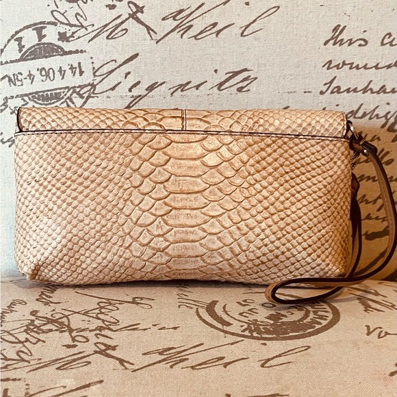 Coach Tan Leather Snake Embossed Shoulder Bag can convert to wristlet - Picture 4 of 12